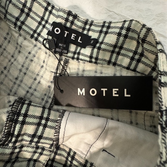 Motel Rocks Shorts 🆕 - Picture 5 of 7